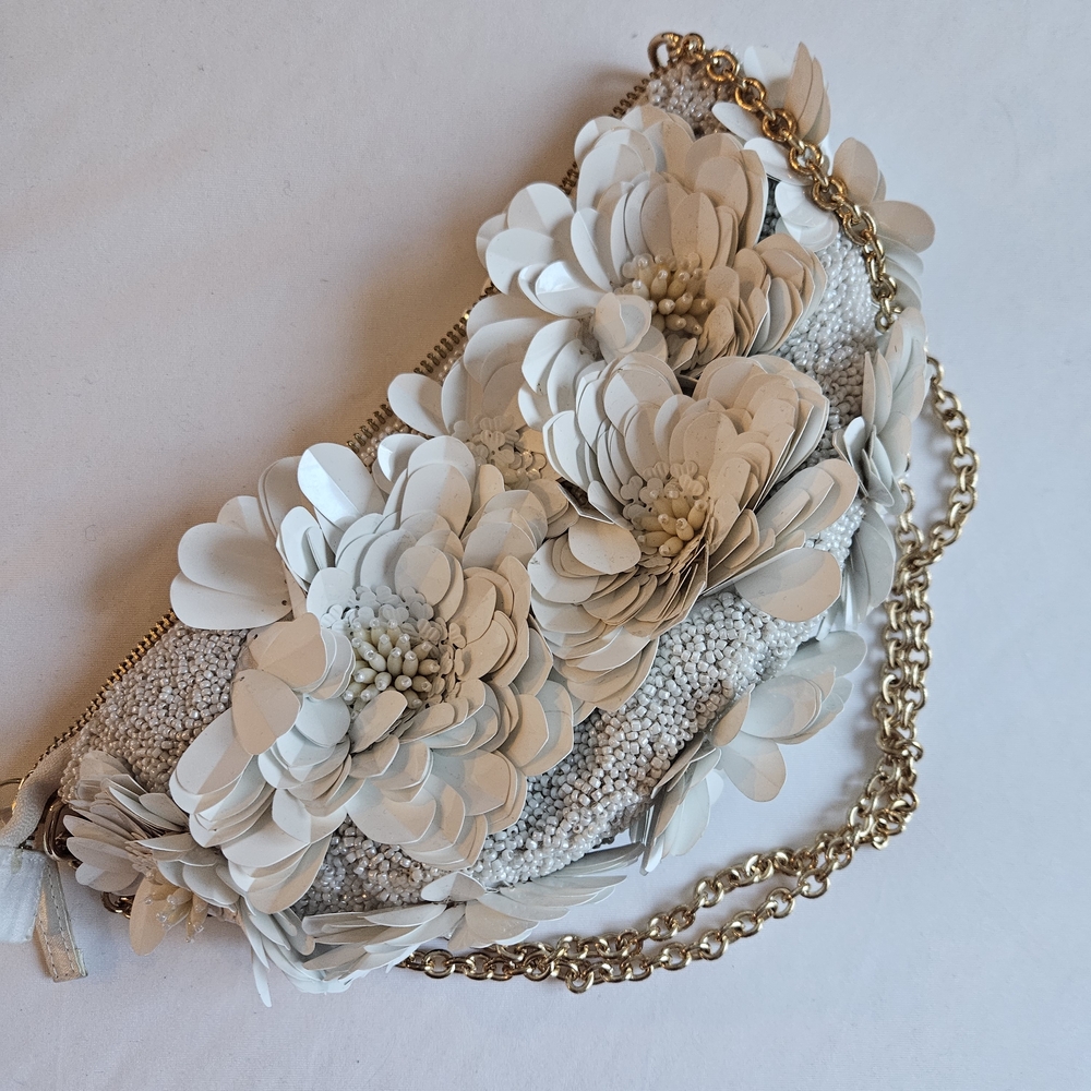 White Floral Beaded Chain Hand Made Shoulder Bag - Picture 4 of 4